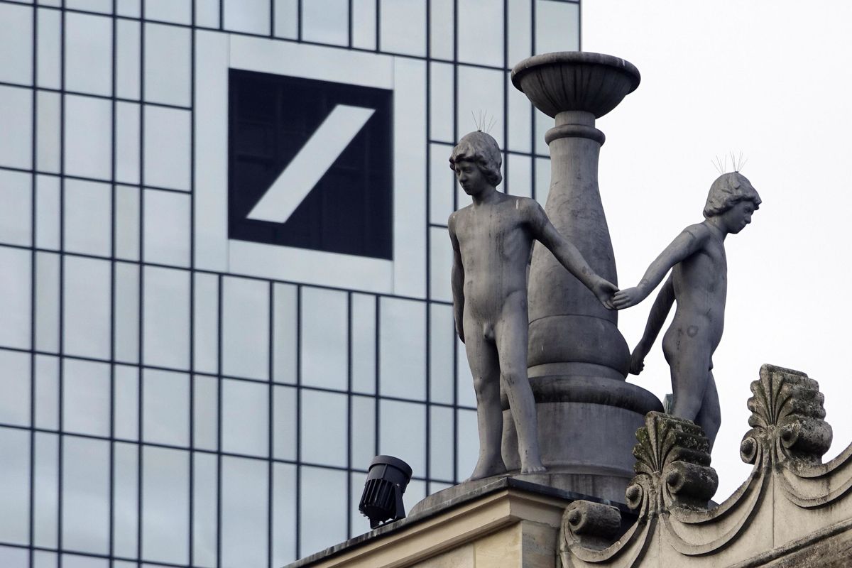 Deutsche bank mostra due facce. A Berlino soffre, in Italia dà credito