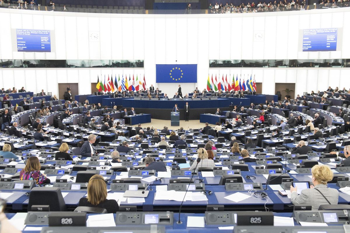 Strasburgo spende 33 milioni di euro per racimolare voti anti populisti