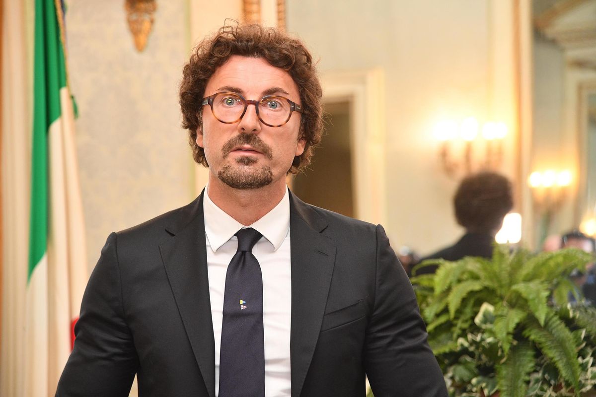 Toninelli: «Così hanno lucrato sui pedaggi»