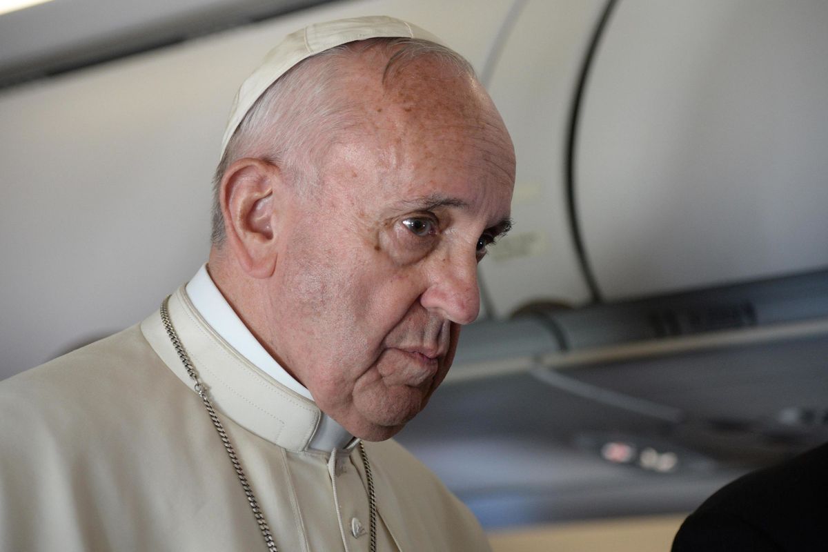 Filtrano le prime reazioni del Papa: «È amareggiato, ma non si dimette»