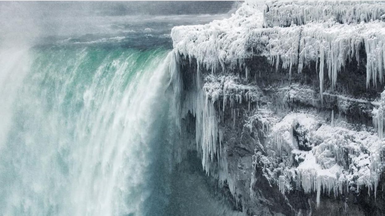 Lucky Tourists Capture Stunning Videos And Images As Extreme Cold Freezes Niagara Falls ðŸ˜®