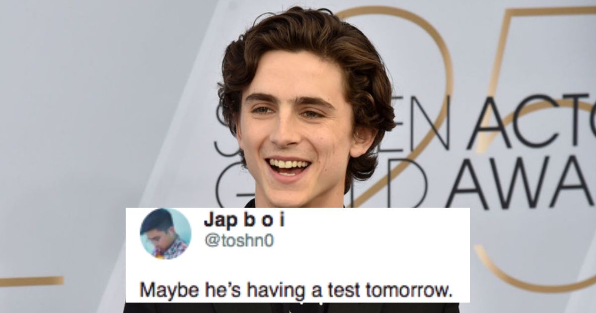 TimothÃ©e Chalamet Was Caught Reading Something During The SAG Awards And People Have Theories ðŸ˜‚