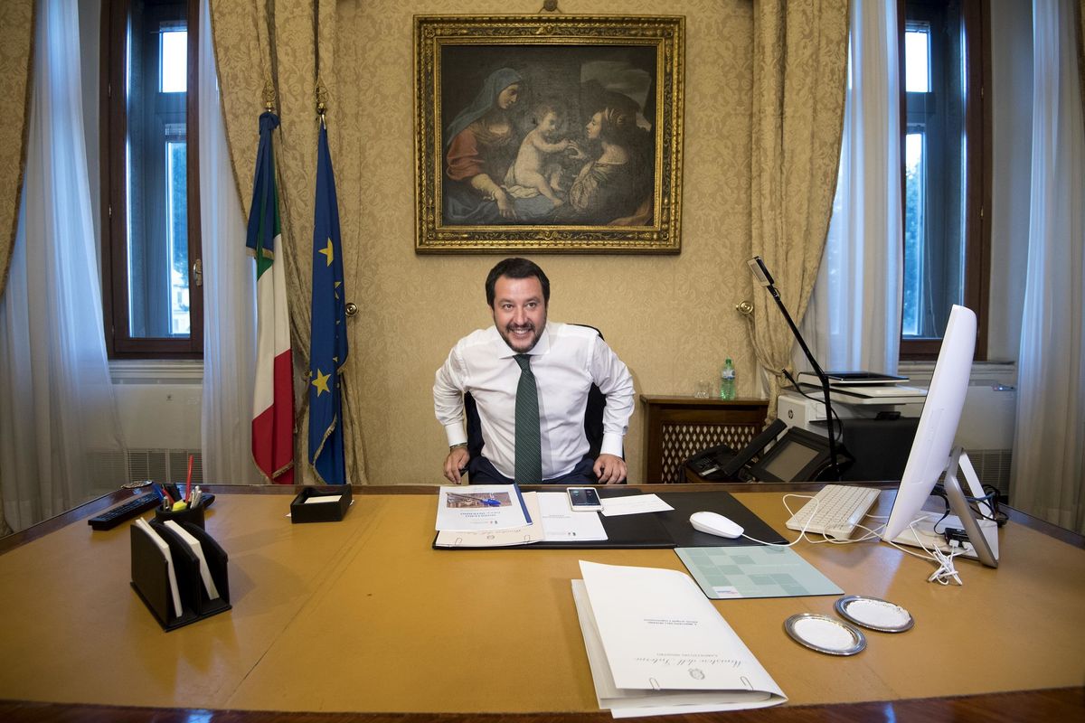 «Dopo le Ong, stop alle navi delle missioni europee. Portino i migranti altrove»