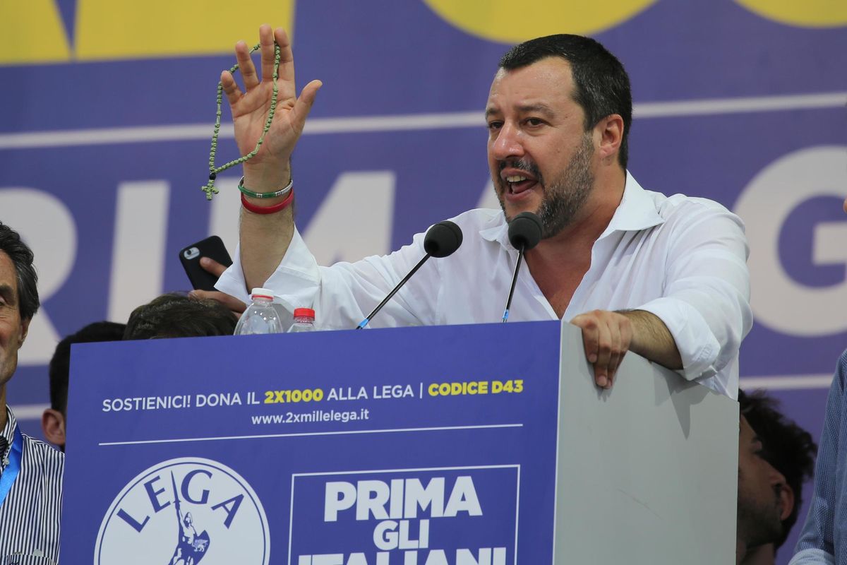 Salvini sul palco da vicepremier per la prima Pontida «da grandi»