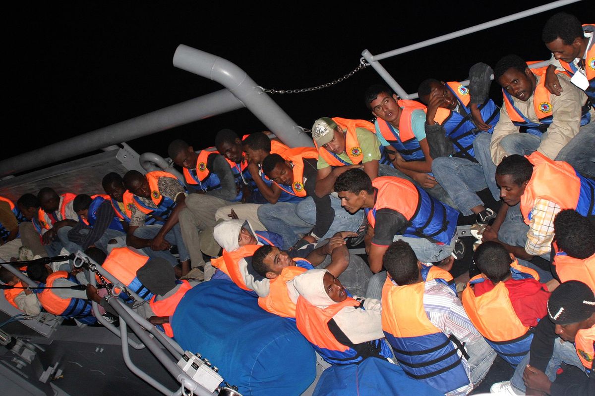 Terroristi, Ong e scafisti sono i padroni del mare