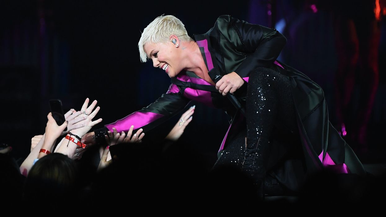 Pink surprises fans with performance at Tootsie's in Nashville