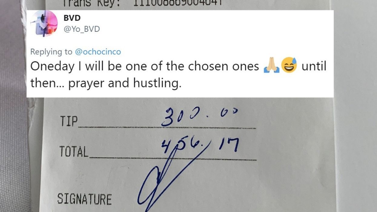 Former NFL Player Keeps Leaving Enormous Tips For Restaurant Servers With A Personalized Note About Why