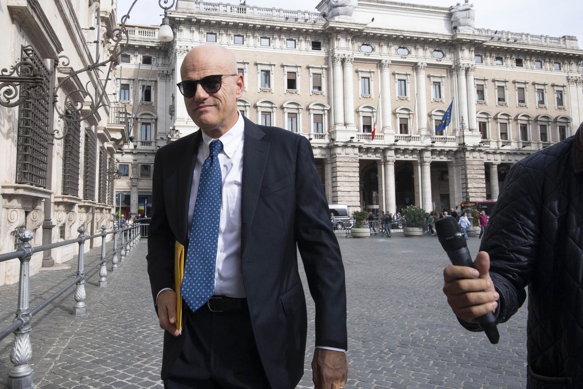 Il Tesoro non ha più il suo uomo in Eni. Salvini invece parla con Descalzi