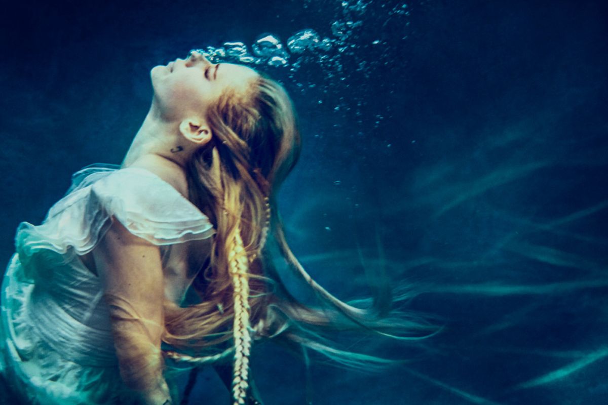 Avril Lavigne Doesn't Know Who She Is Anymore