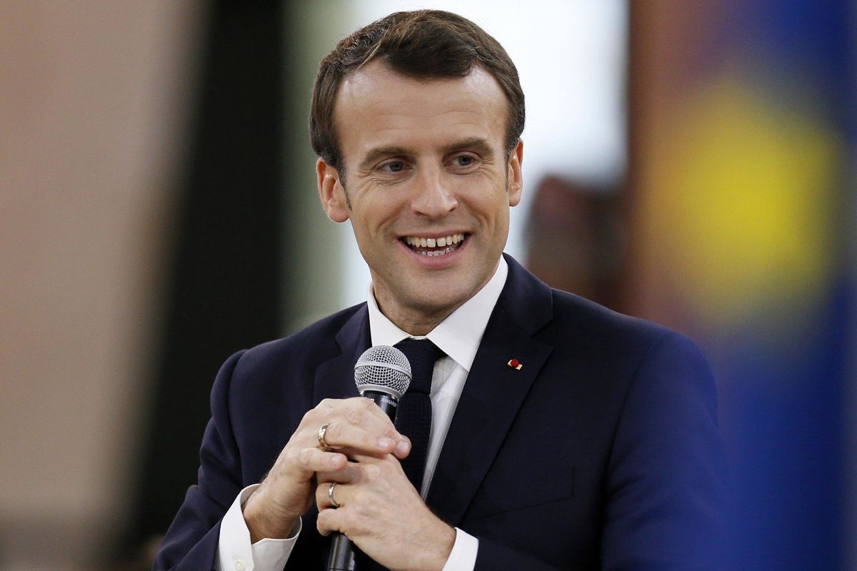 Macron sull’orlo di una crisi di nervi annulla tutti gli impegni ufficiali