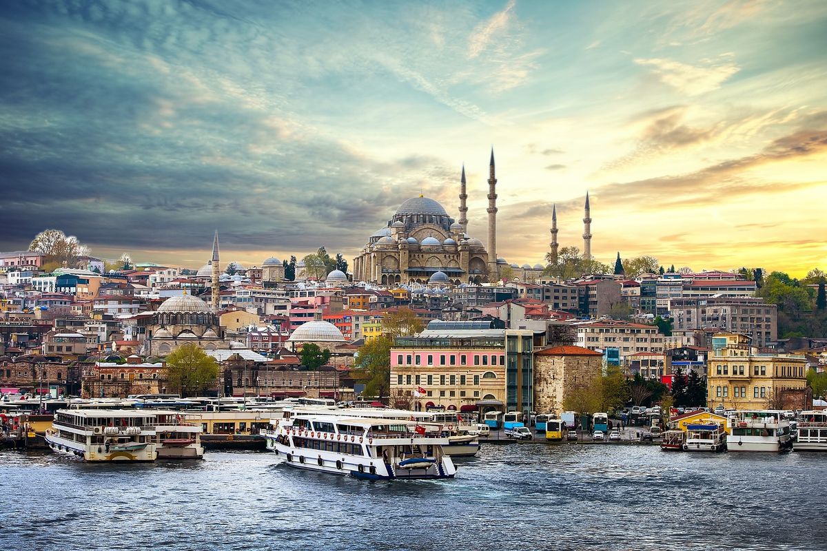 I colori delle moschee e i percorsi di Agatha Christie salvano Istanbul dalla morsa di Erdogan
