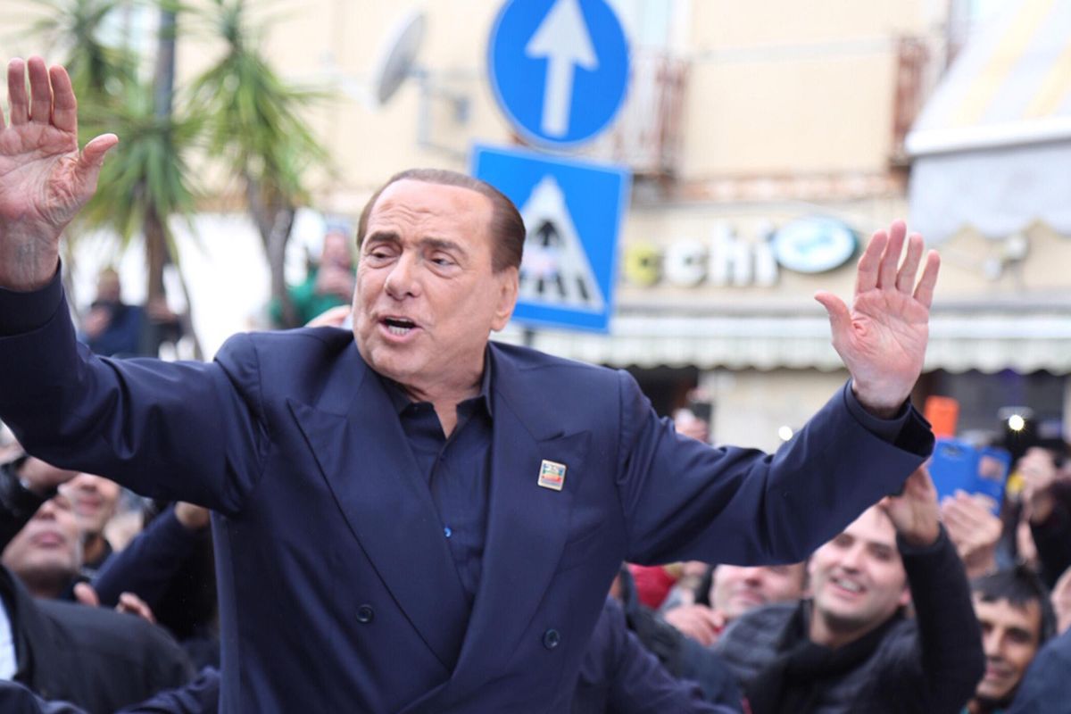 Berlusconi ci mette qualche pezza: «Mai detto di governare con il Pd»