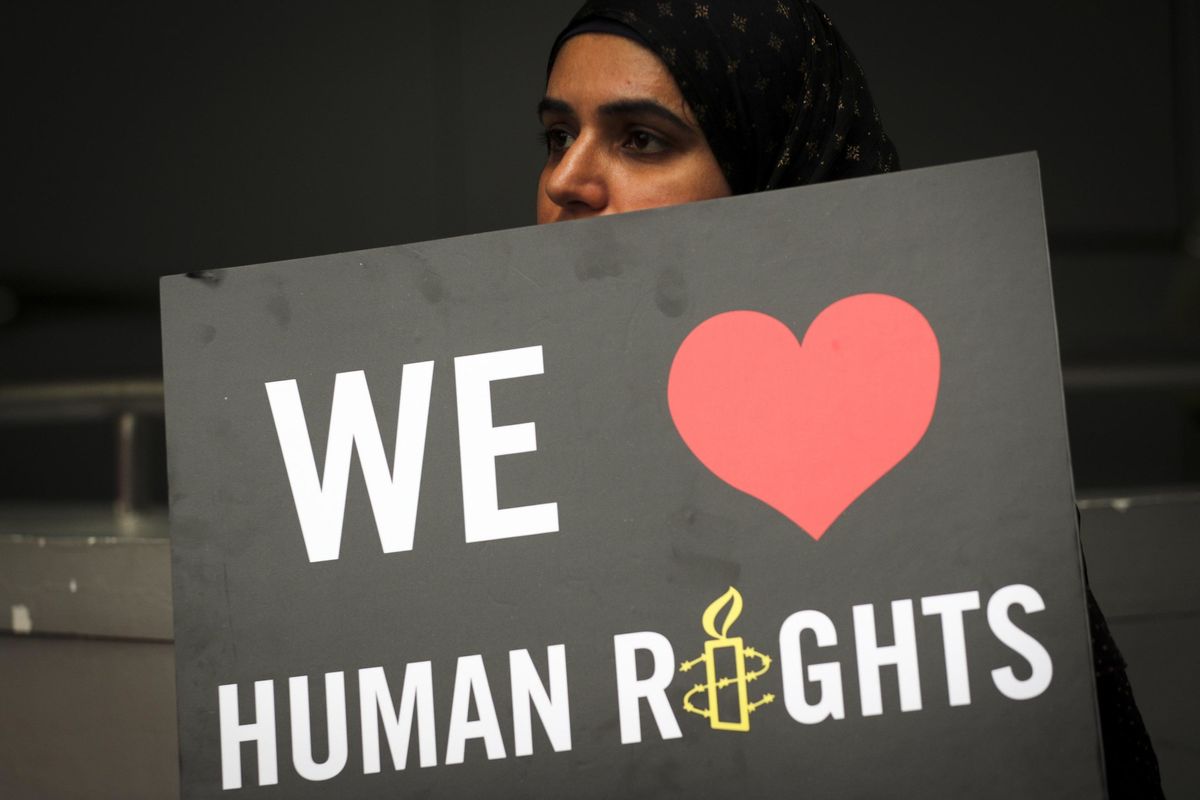 Per Amnesty international ci sono «violazioni sistematiche» da parte della Francia