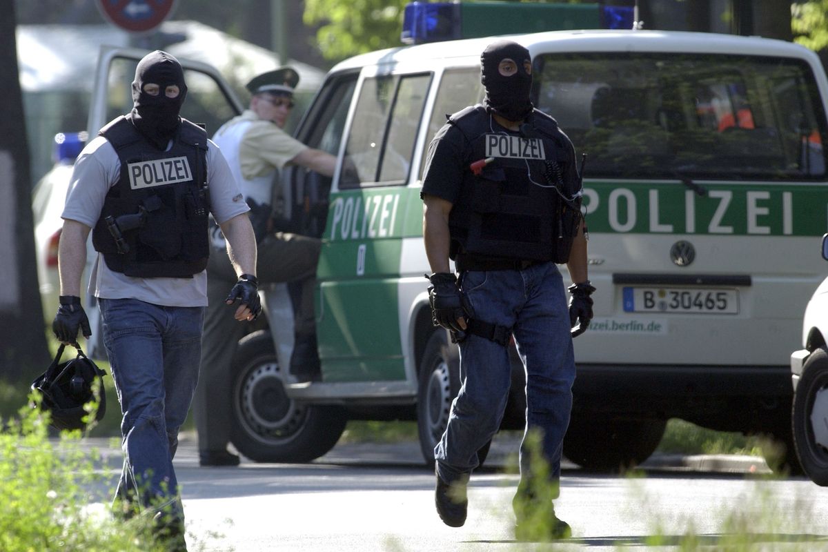 Il sindacato di polizia tedesco: «Gli agenti arabi collusi con i clan»