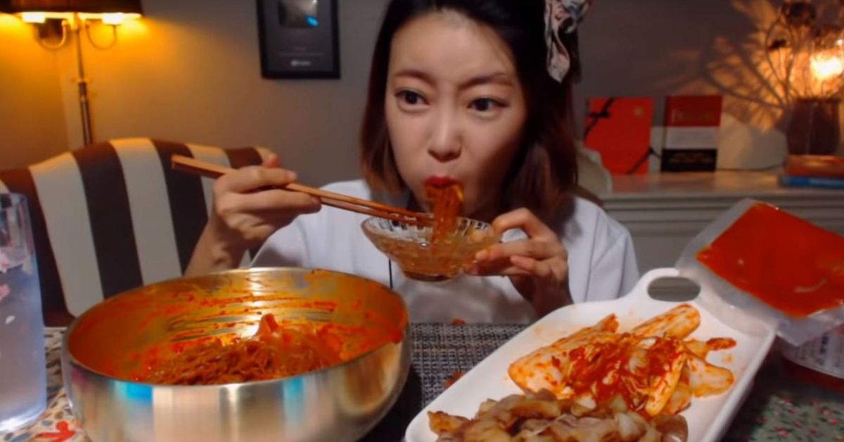 A Bizarre Trend Of Watching People Eat Junk Food Is Taking Over Social Media: Here's What To Know About 'Mukbang'