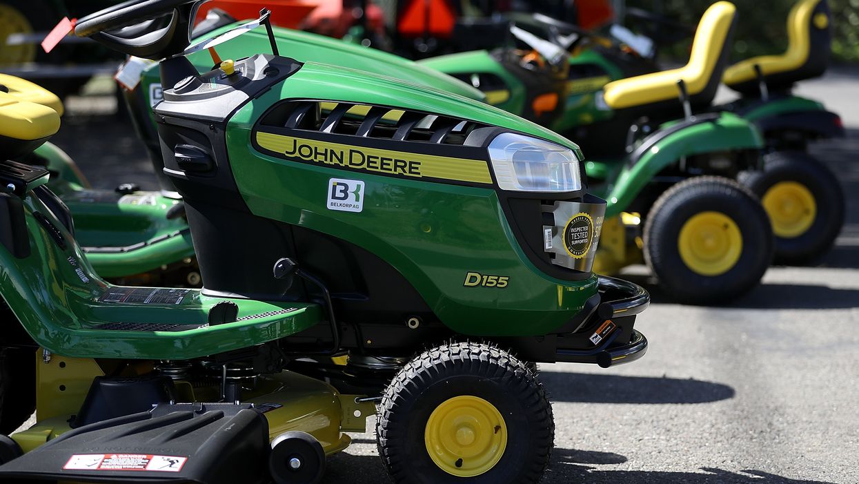 Florida man gets DUI after crashing riding lawn mower into parked police car