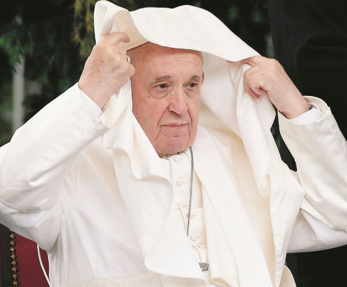 Malumori in Vaticano per il blitz ma il Papa copre il cardinal bolletta