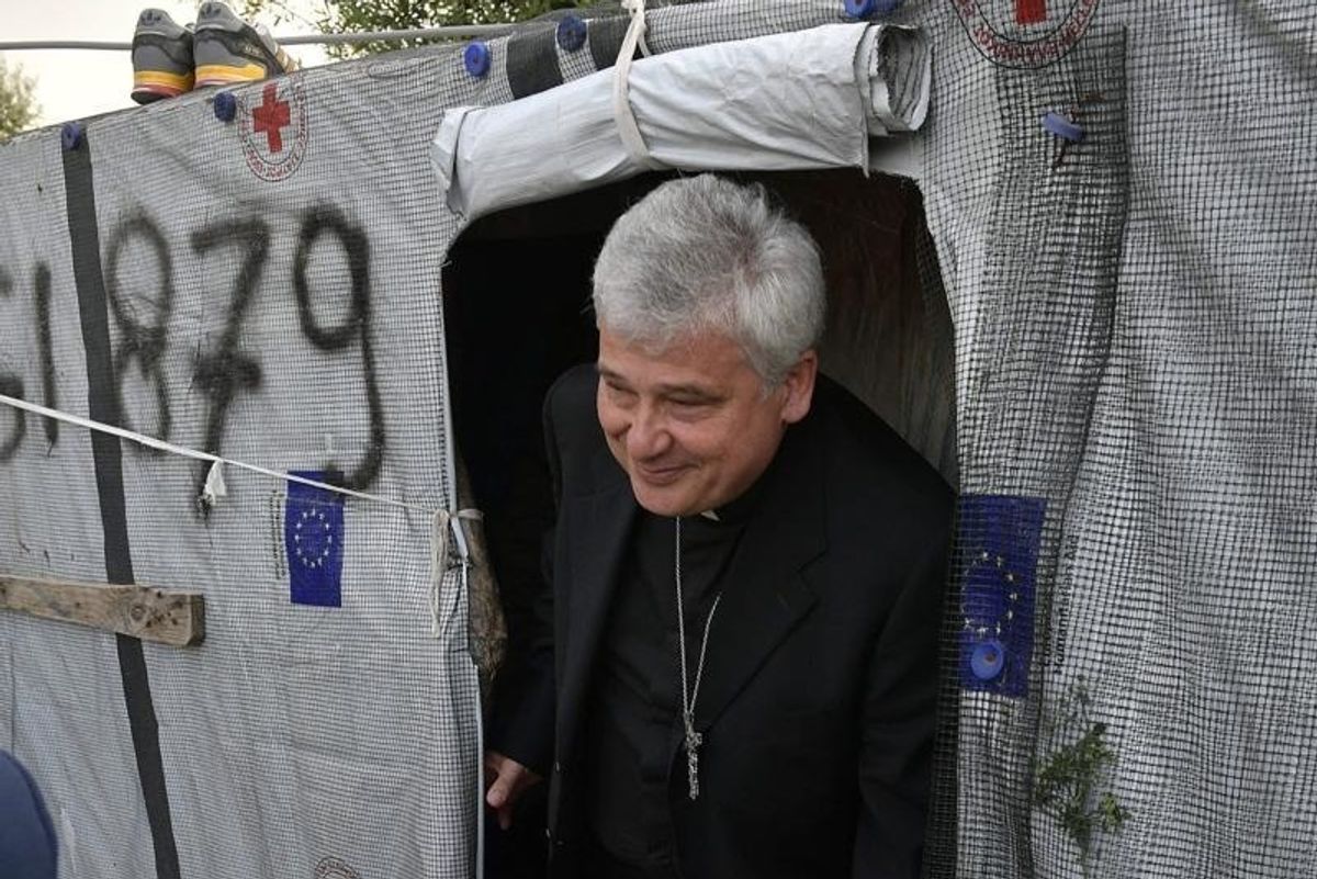 La Chiesa aiuta gli stranieri abusivi ma poi sfratta le famiglie italiane