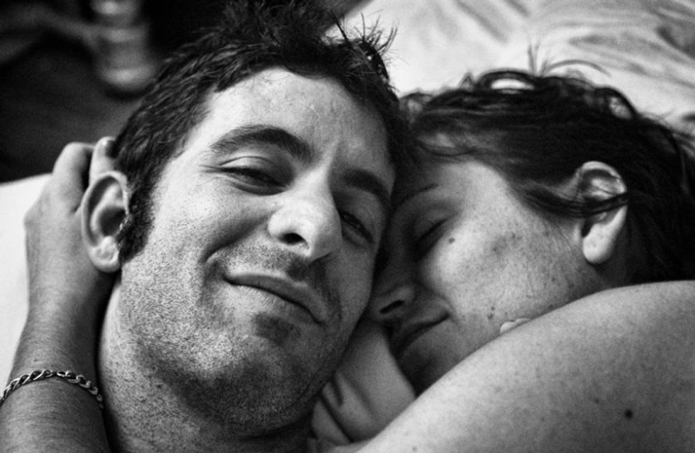 A husband took these photos of his wife and captured love and loss beautifully.