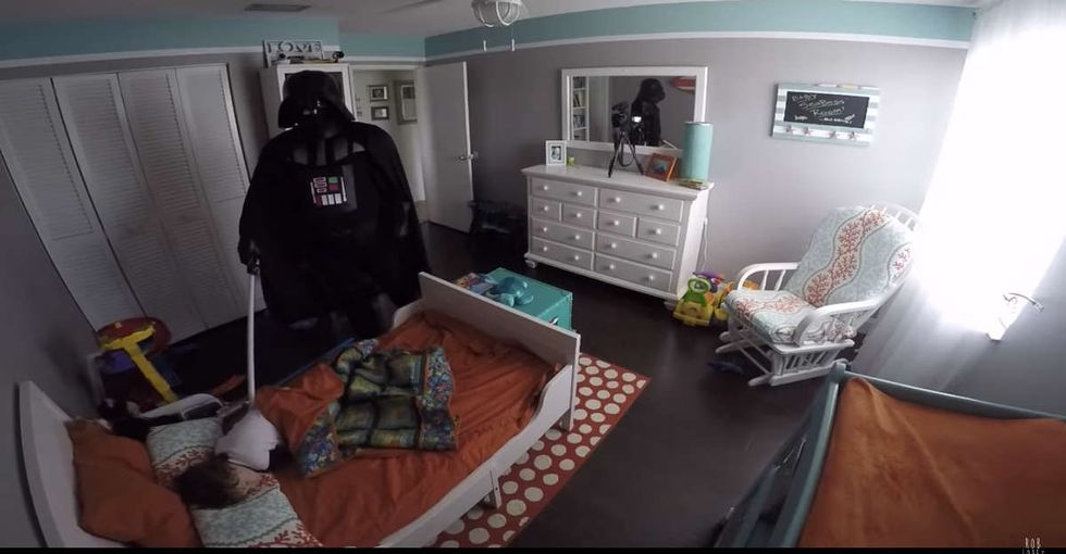 A dad dressed as Darth Vader to wake up his son. The kid's reaction is pure 'Star Wars.'