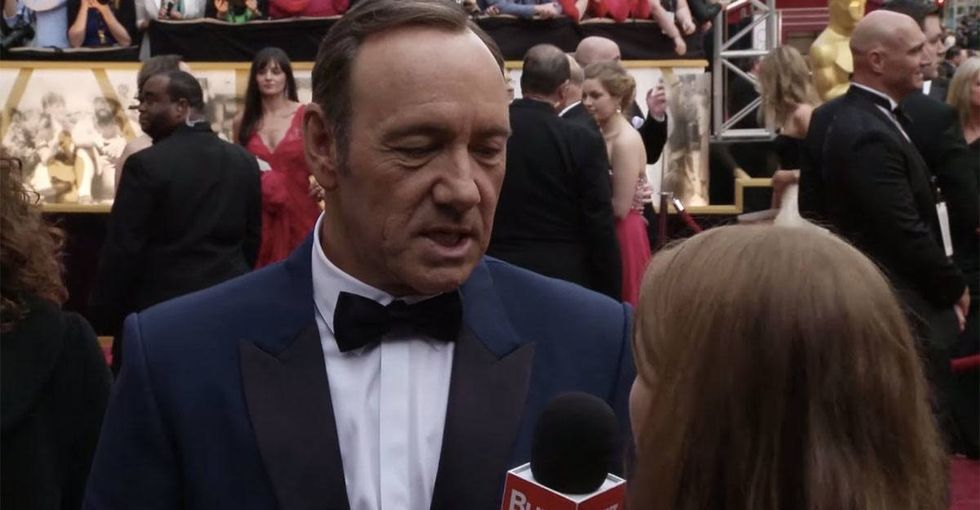 A reporter talks to a famous actor like he's an actress, and he doesn't like it so much.