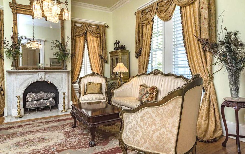 This 1852 mansion in Louisiana is for sale as a stunning B&B
