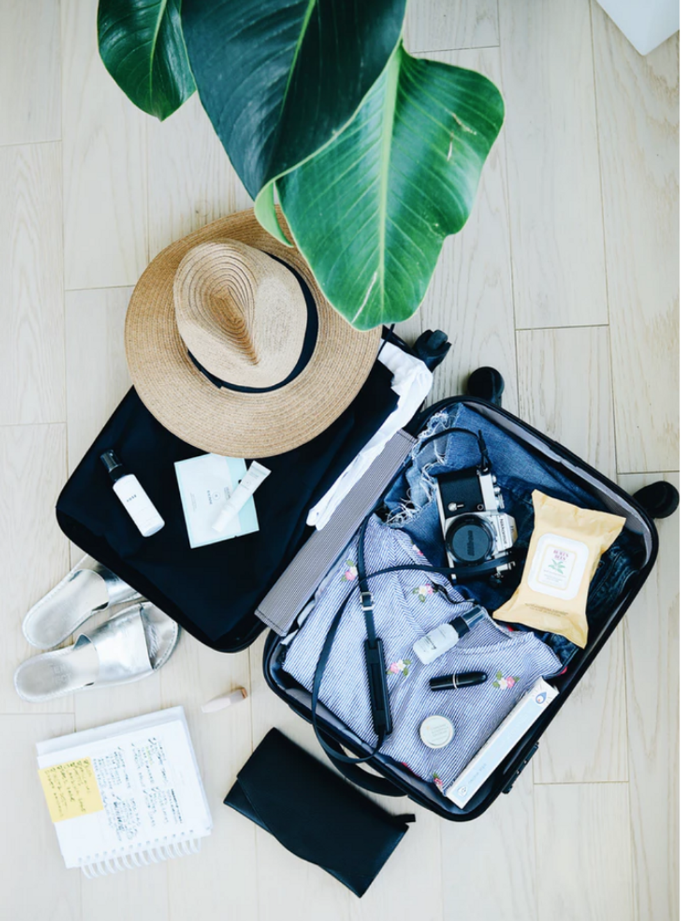 10 Items You Absolutely Need In Your Carry-On When Traveling