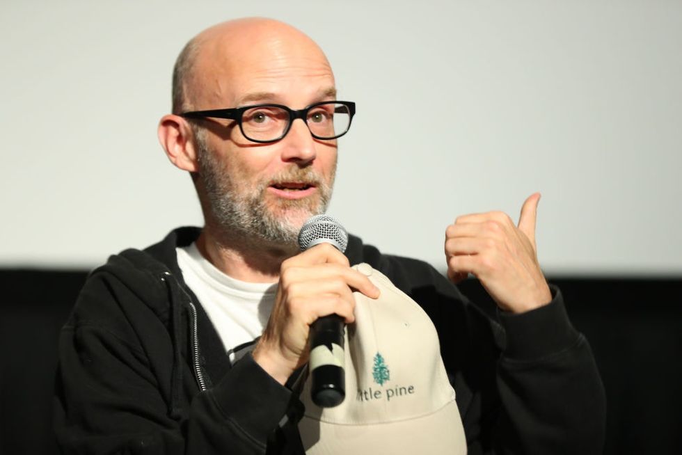 It took Moby three tries but he finally figured out how to apologize for lying about dating Natalie Portman.