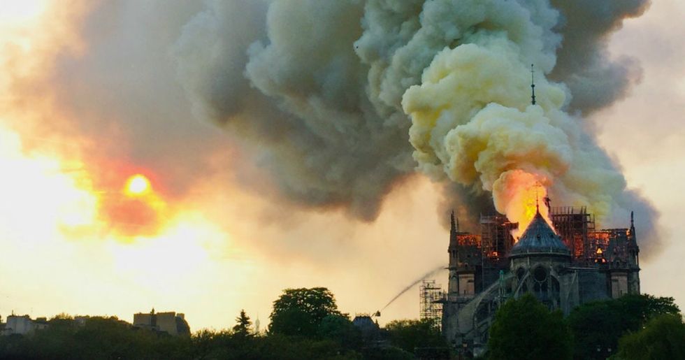 Barack Obama and President Trump respond to the tragic Notre Dame fire.