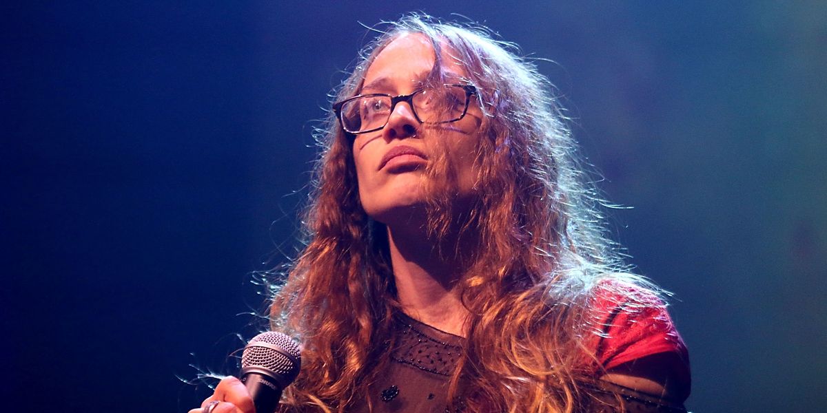 Join Fiona Apple In Supporting Refugees