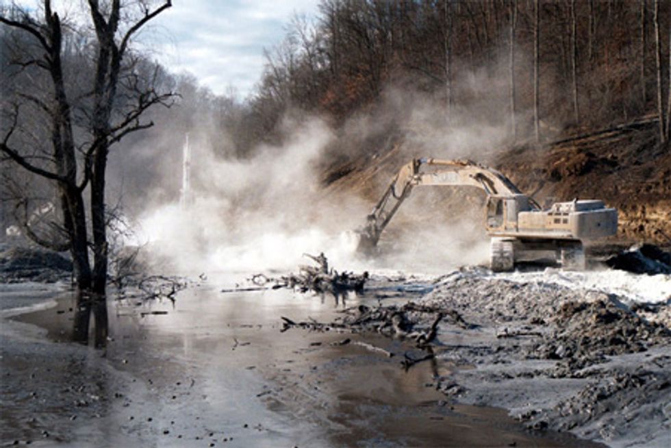 Six of the Most Deadly Toxic Sludge Spills in Recent History - GOOD