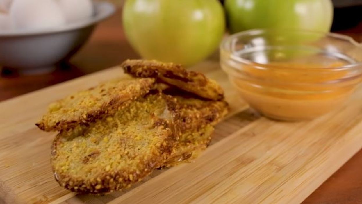 Here's how to make fried green tomatoes in an air fryer