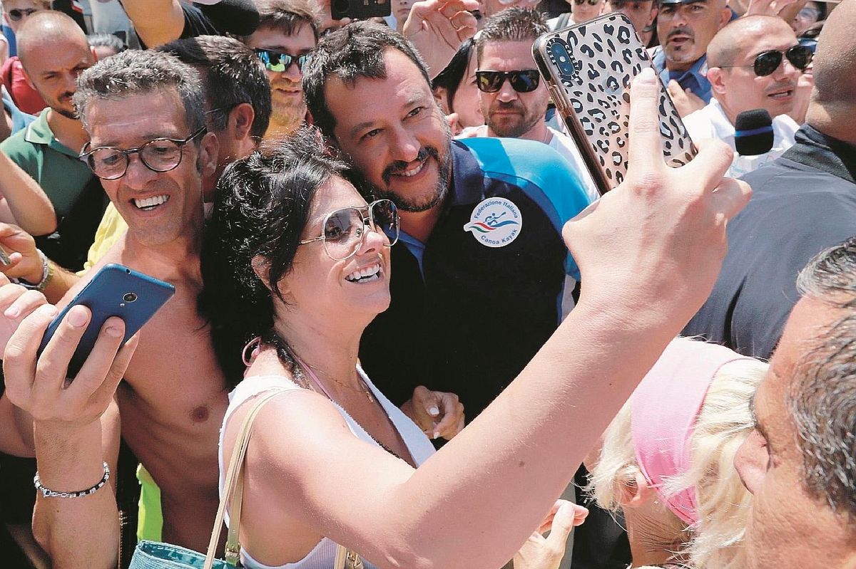 Salvini spara sul mostro Renzimaio e precetta i parlamentari a Roma