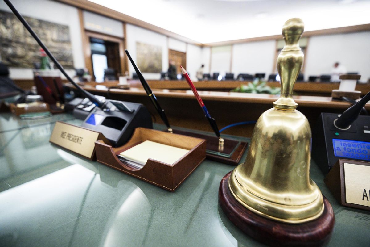 Via subito la legge insana sulla carriera dei magistrati