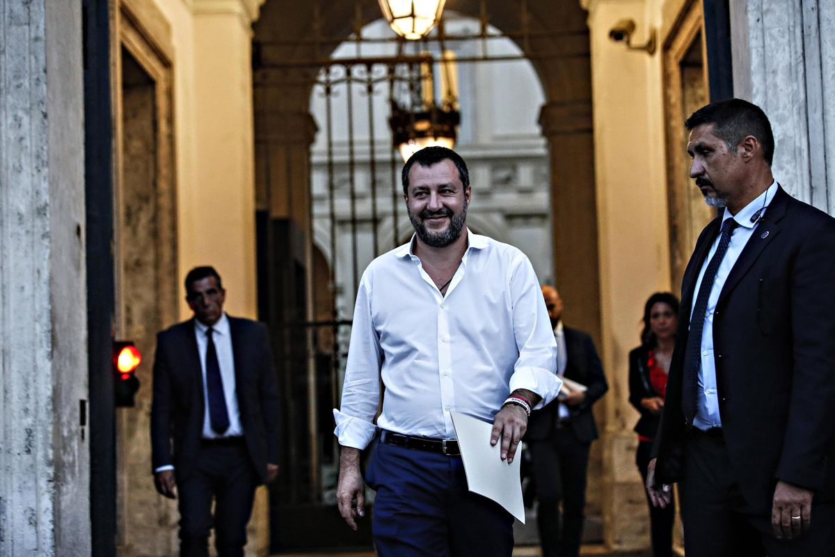 Salvini beffa Di Maio: «Ok al taglio poi il voto»