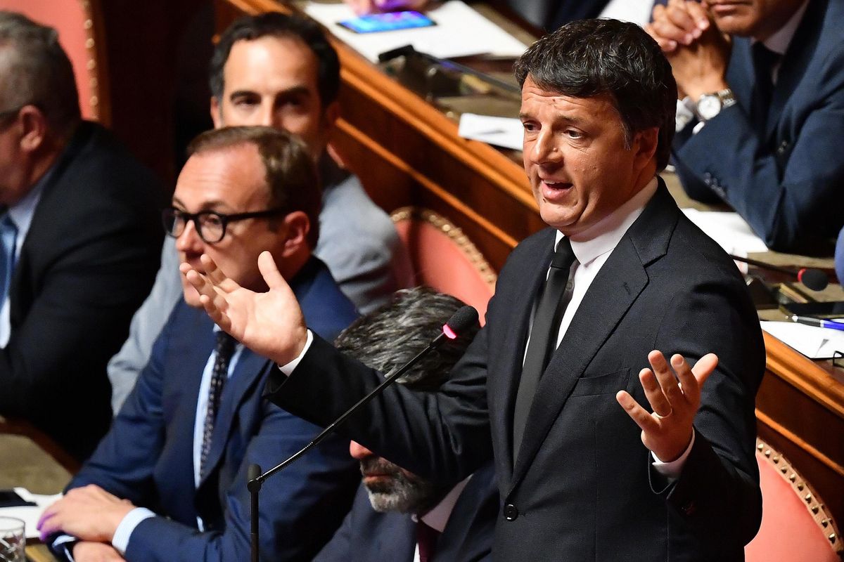 Dietro agli applausi la lotta con Renzi