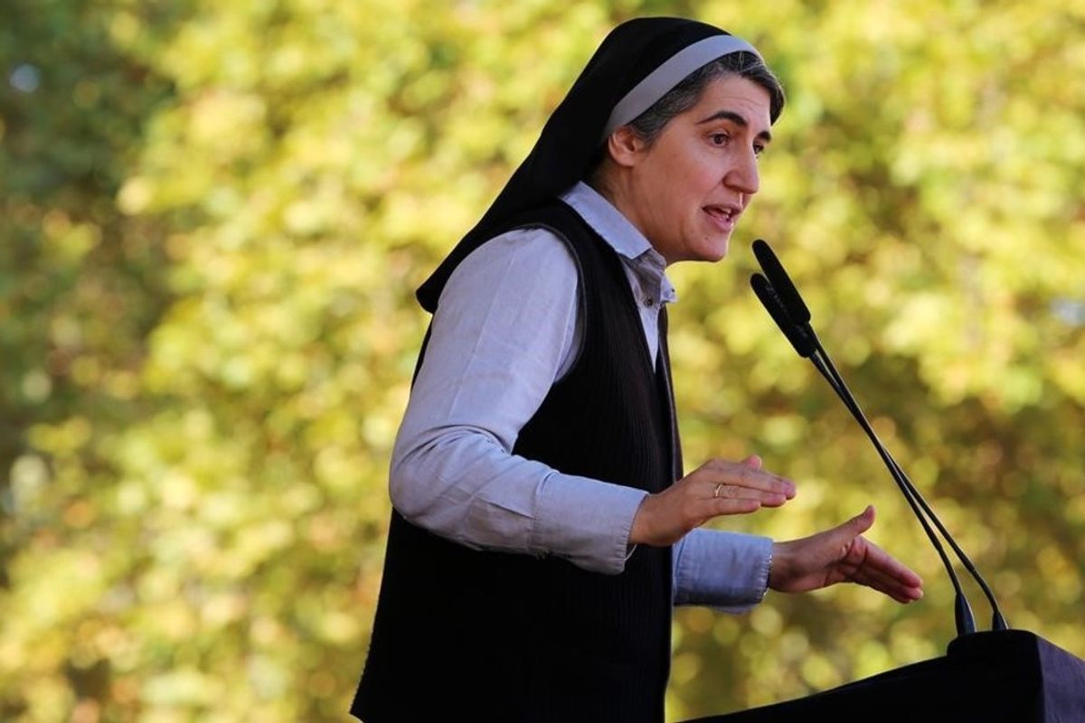 Teresa, monaca benedettina che tifa per l’aborto e insegna la teologia gender