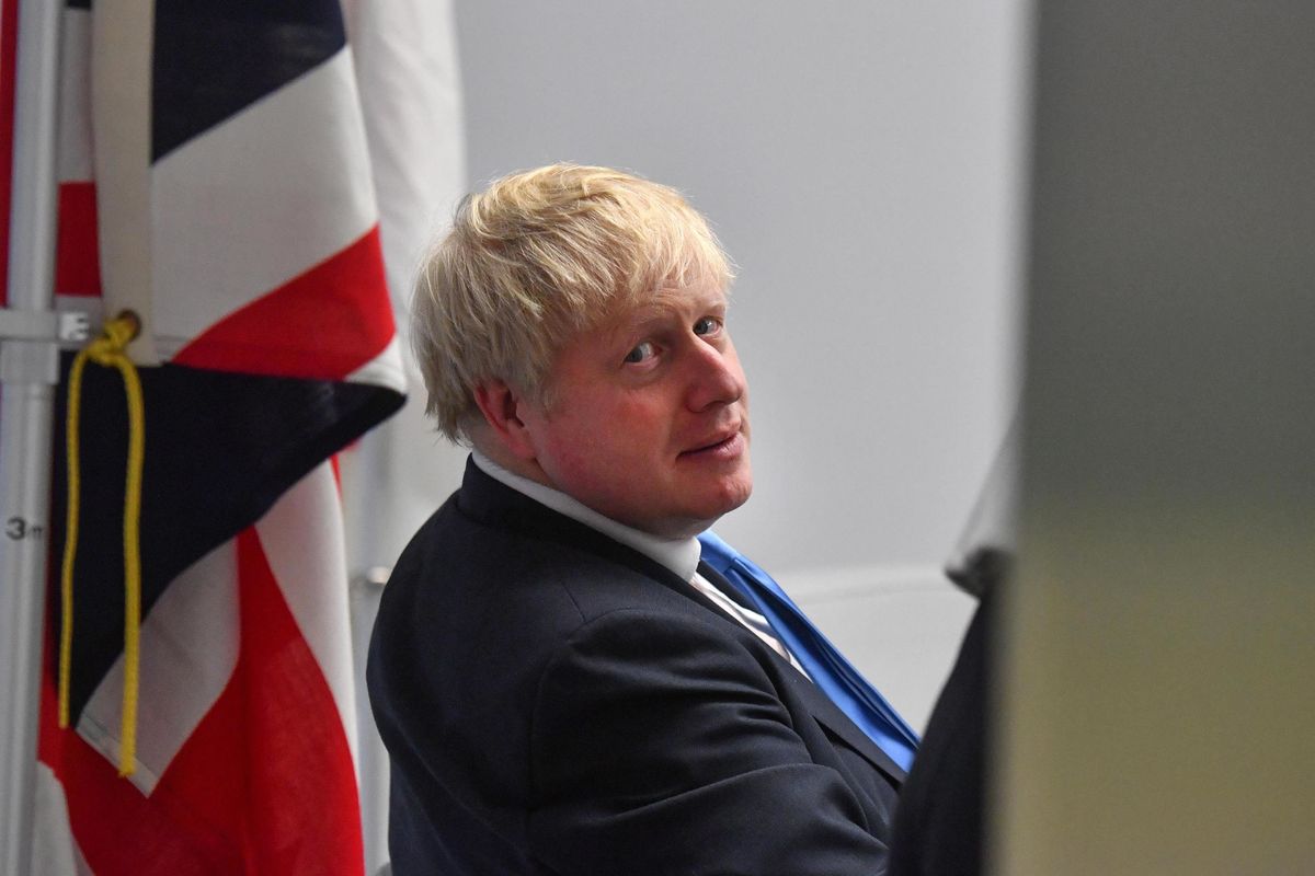 Almeno l’istrionico Boris Johnson tutela il popolo che vuole la Brexit