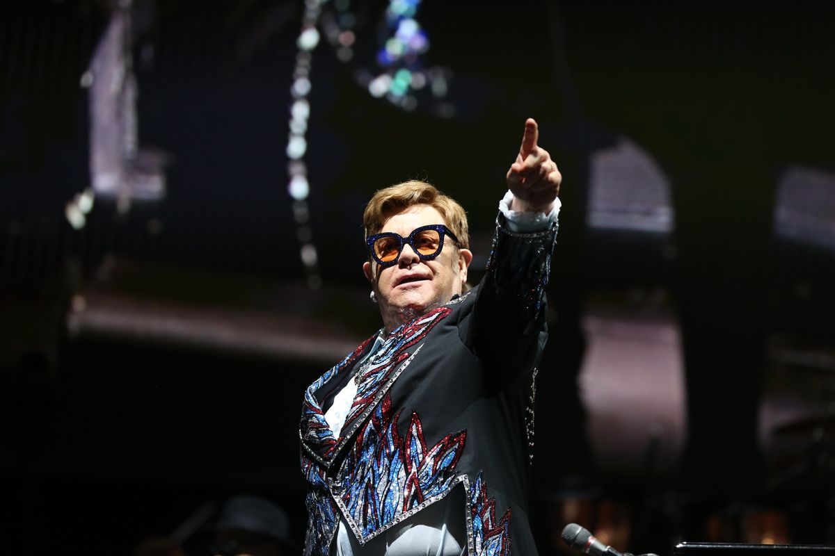 Elton John pubblica l’autobiografia e mostra il dramma dell’utero in affitto