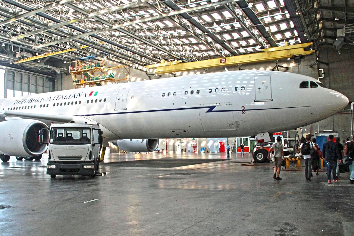 L’Air Force Renzi è di una società che fabbrica dighe a Katmandu?