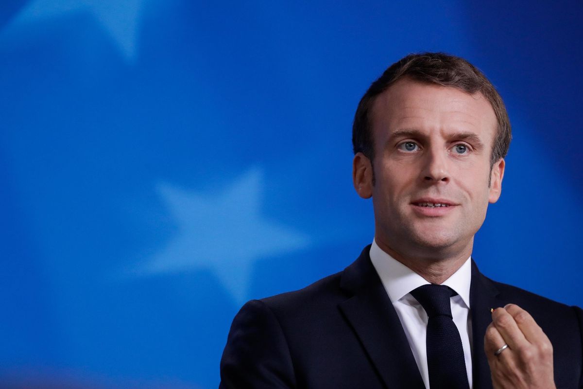 Quando non è in Europa, Macron diventa un duro anti immigrazione