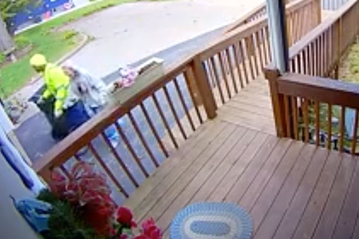 Sanitation worker captured on video helping 88-year-old woman carry her trash bin to her house