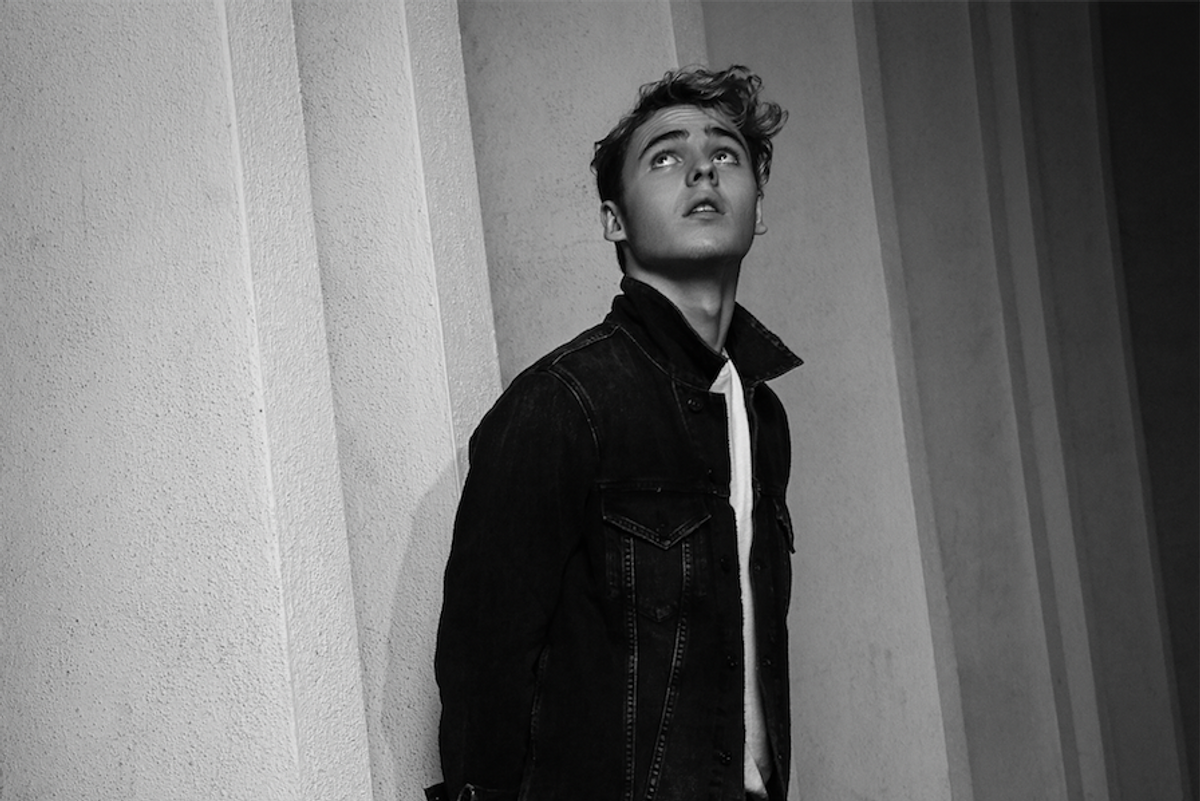 Jack Gray Premieres His New Track "Friends Like These"