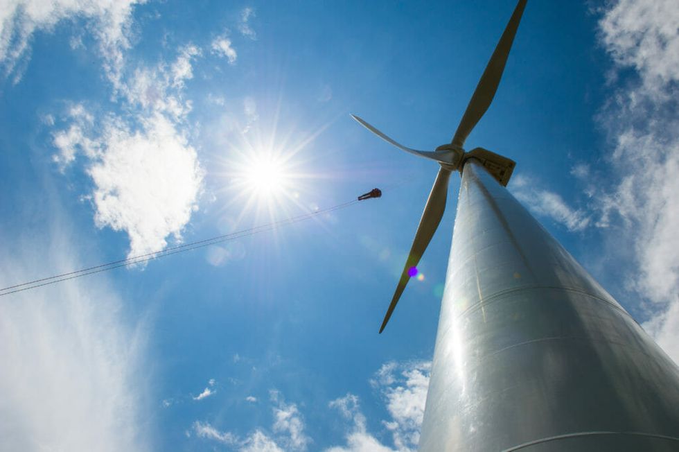 New Wind Turbines Blow Away Old Power Generation Records