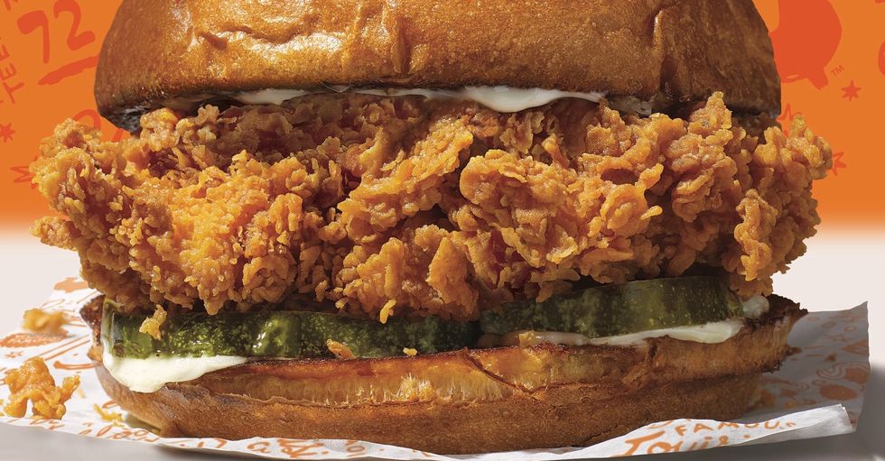 Popeyes' Chicken Sandwich Is Making A Comeback, But I Still Don't Give Two Clucks About It