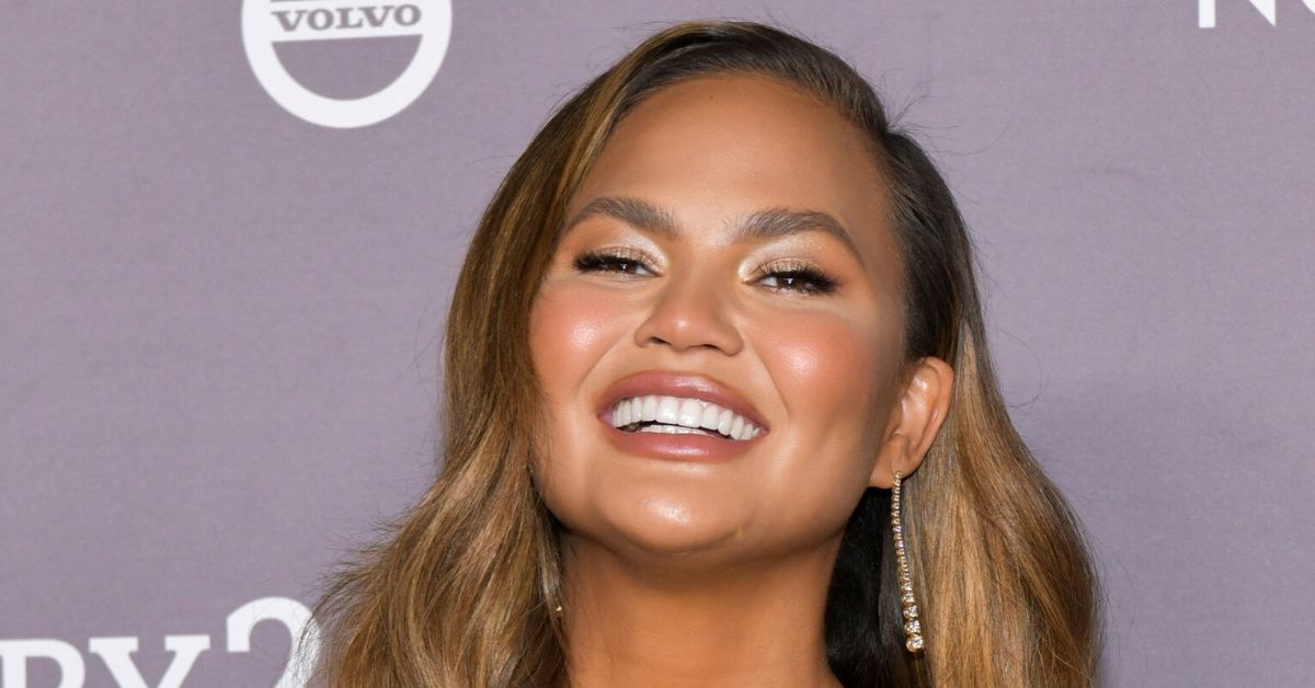 Chrissy Teigen Had The Best Response After Someone Tried To Shade Her For Having 'Chefs And Nannies'