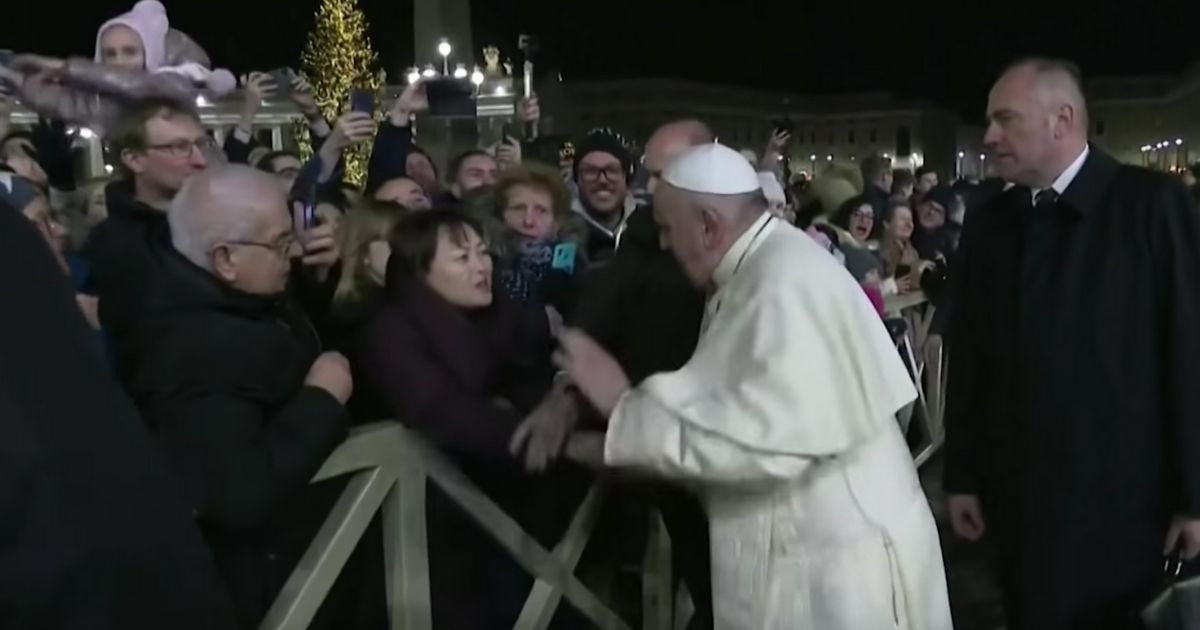 Pope Francis Apologizes For Setting 'Bad Example' By Smacking Woman's Arm After She Grabbed Him On New Year's Eve