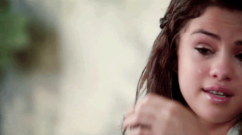 Selena Gomez crying