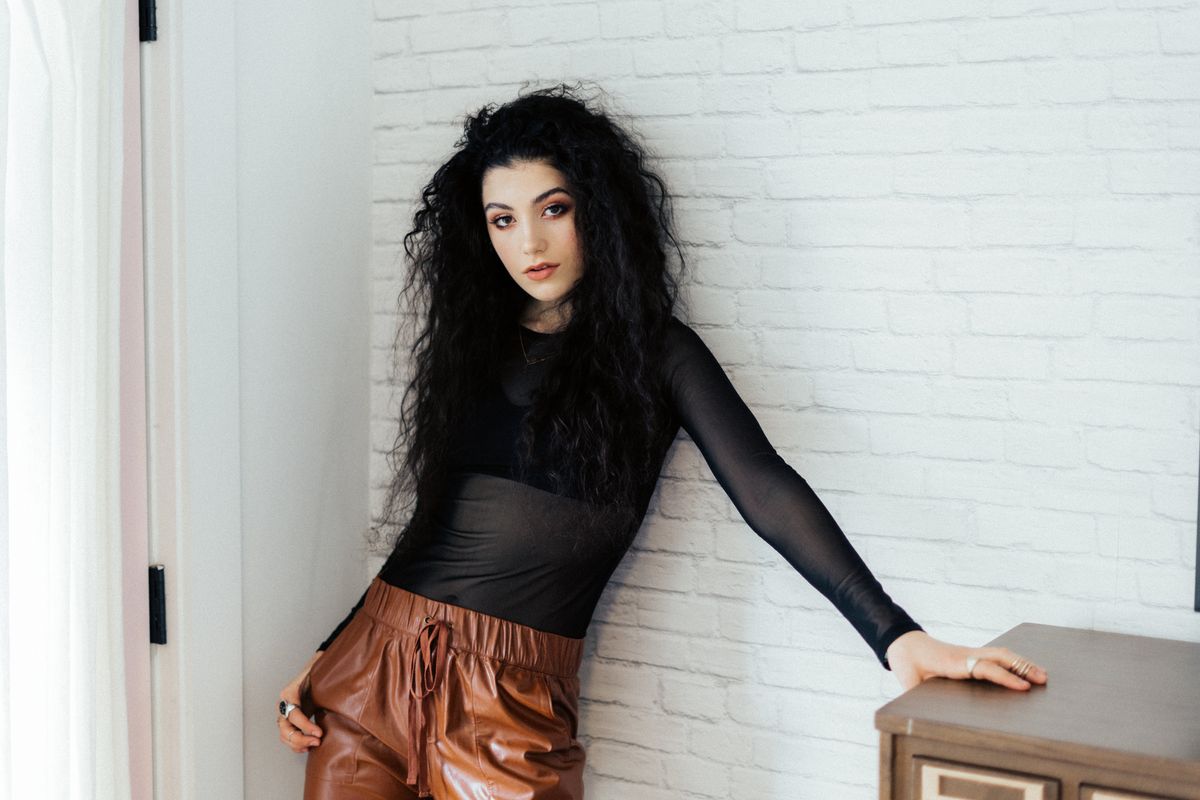 Caroline Romano stream of consciousness country pop premiere