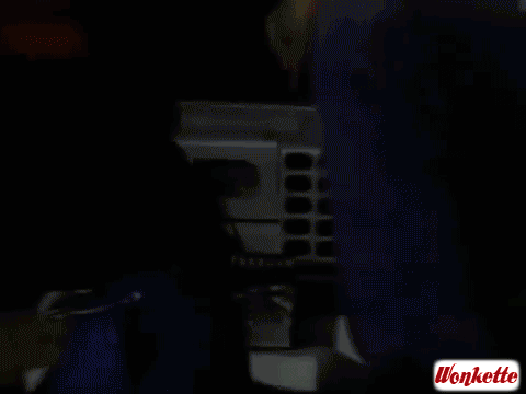 12 Things Stewardesses Spot In 3 Seconds. Tabs, Tues., Feb. 11, 2020